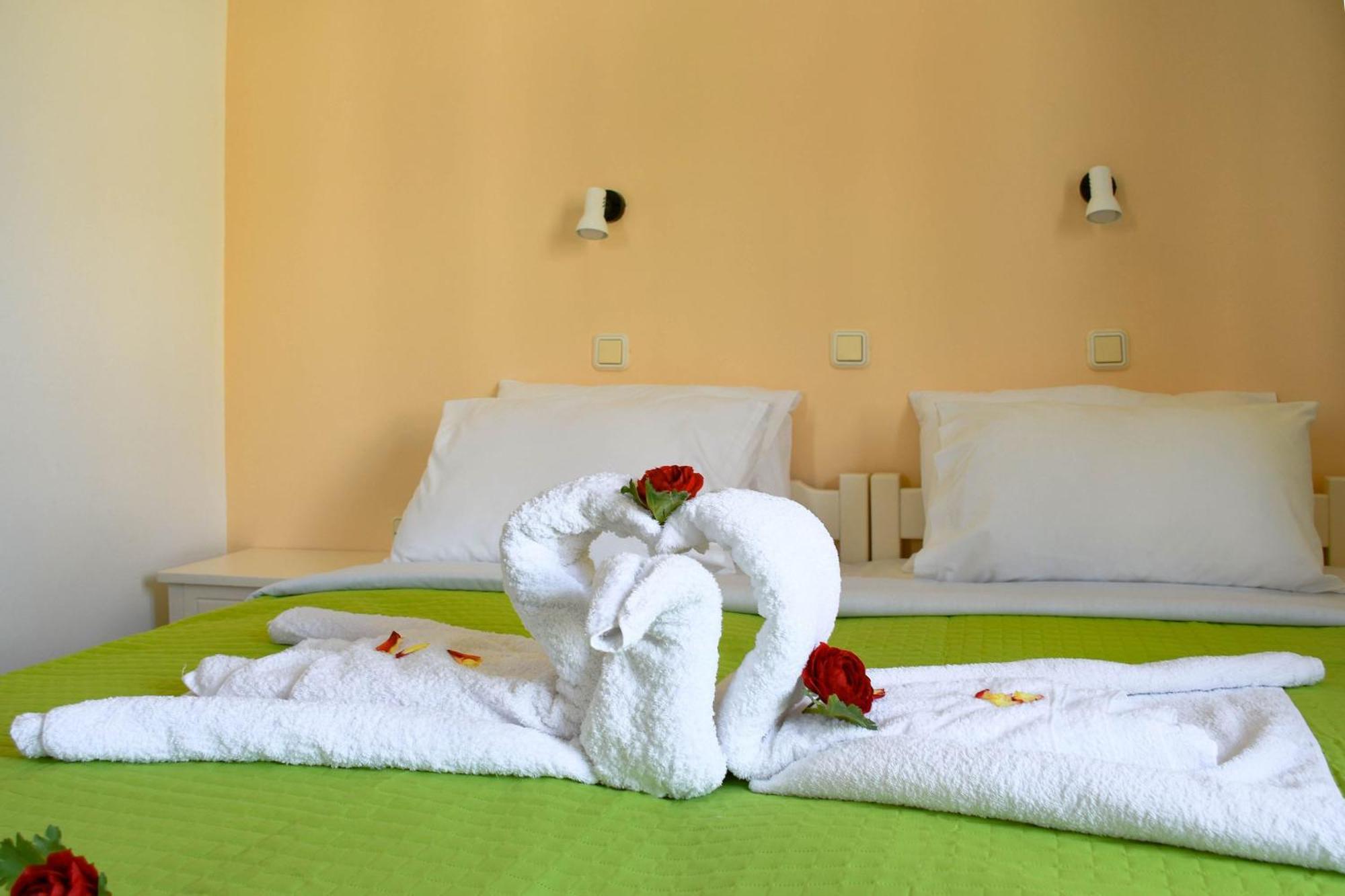 Litinas Apartments With Pool Agia Marina 外观 照片