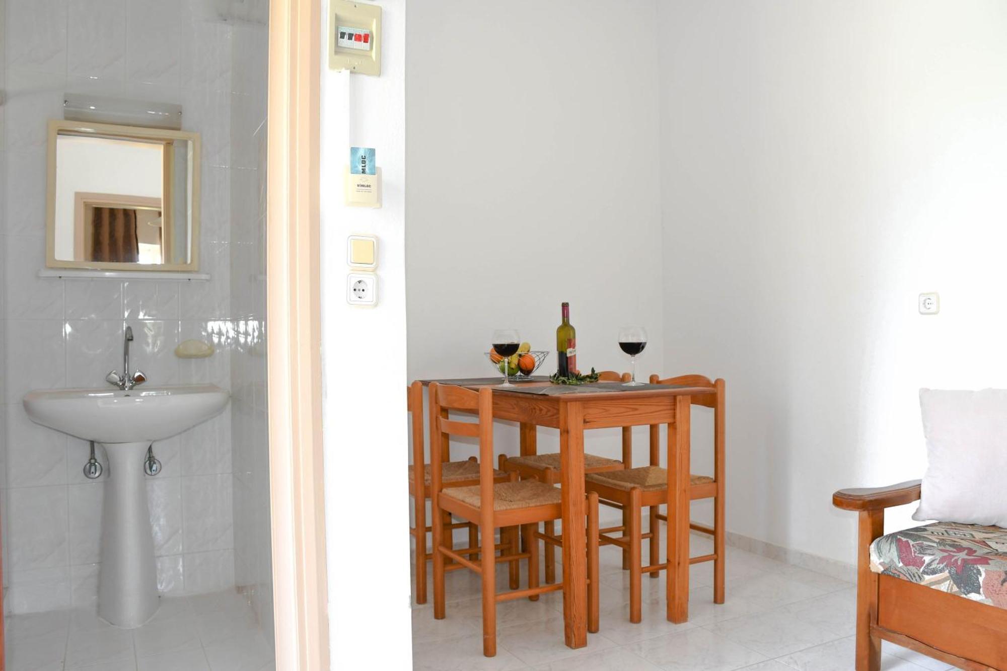 Litinas Apartments With Pool Agia Marina 外观 照片