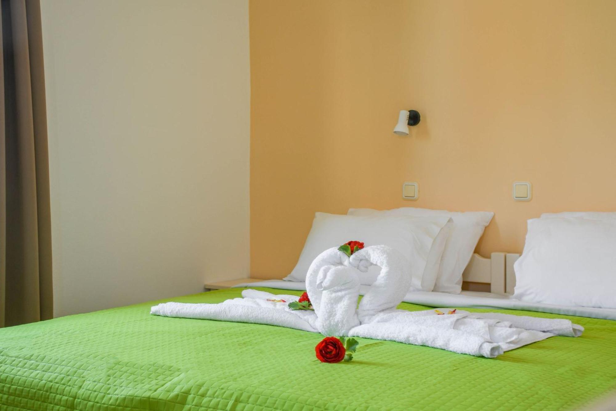 Litinas Apartments With Pool Agia Marina 外观 照片