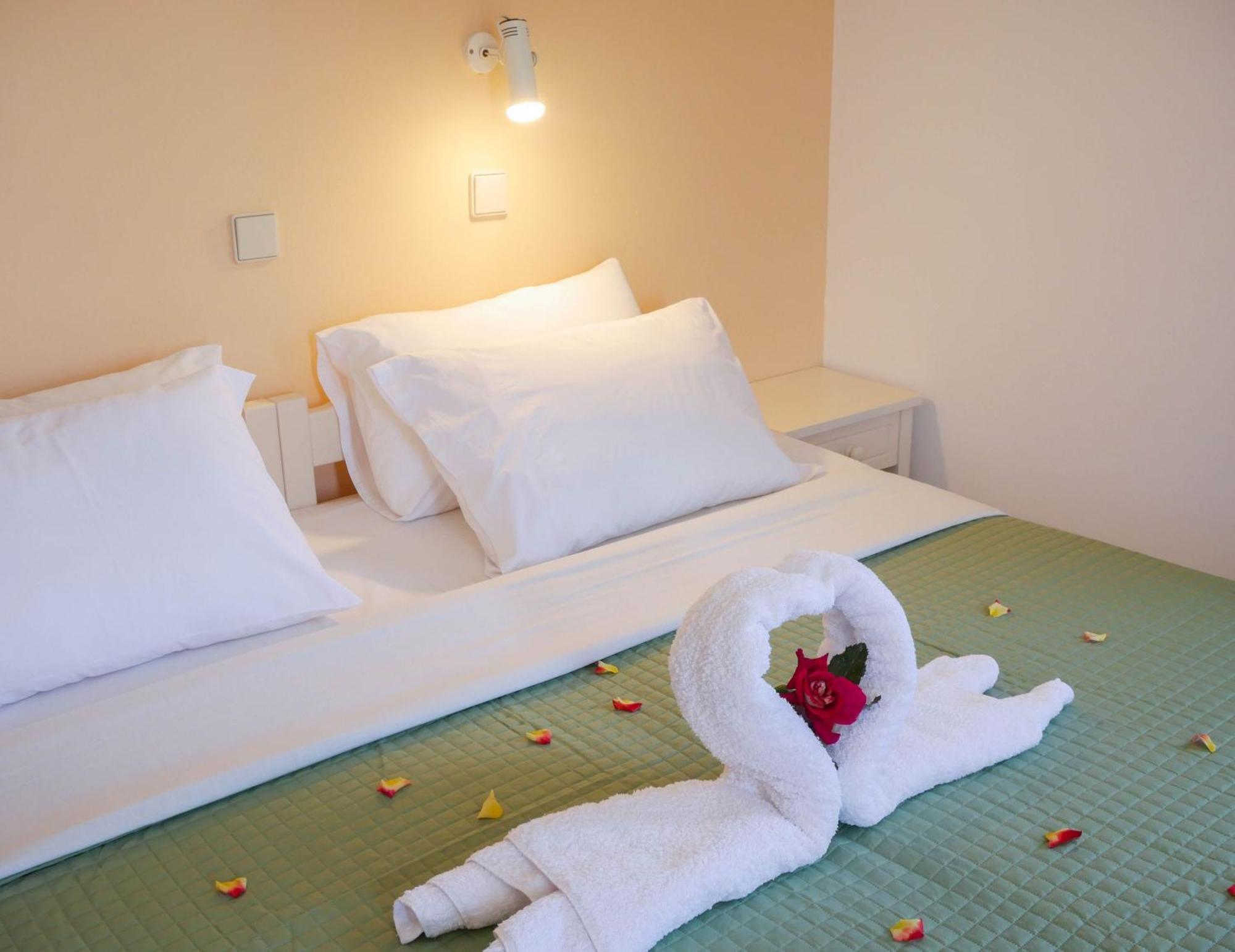 Litinas Apartments With Pool Agia Marina 外观 照片