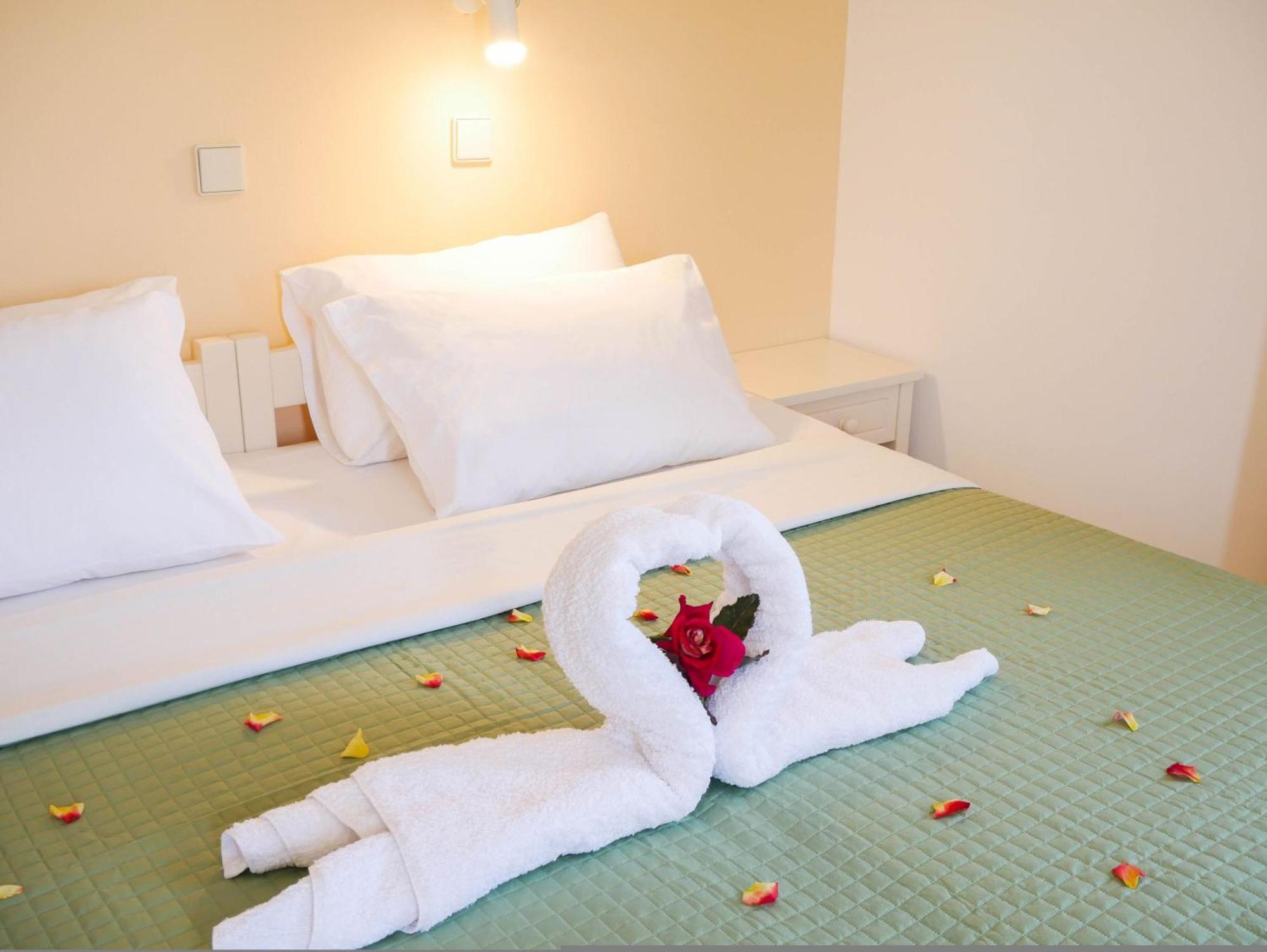 Litinas Apartments With Pool Agia Marina 外观 照片