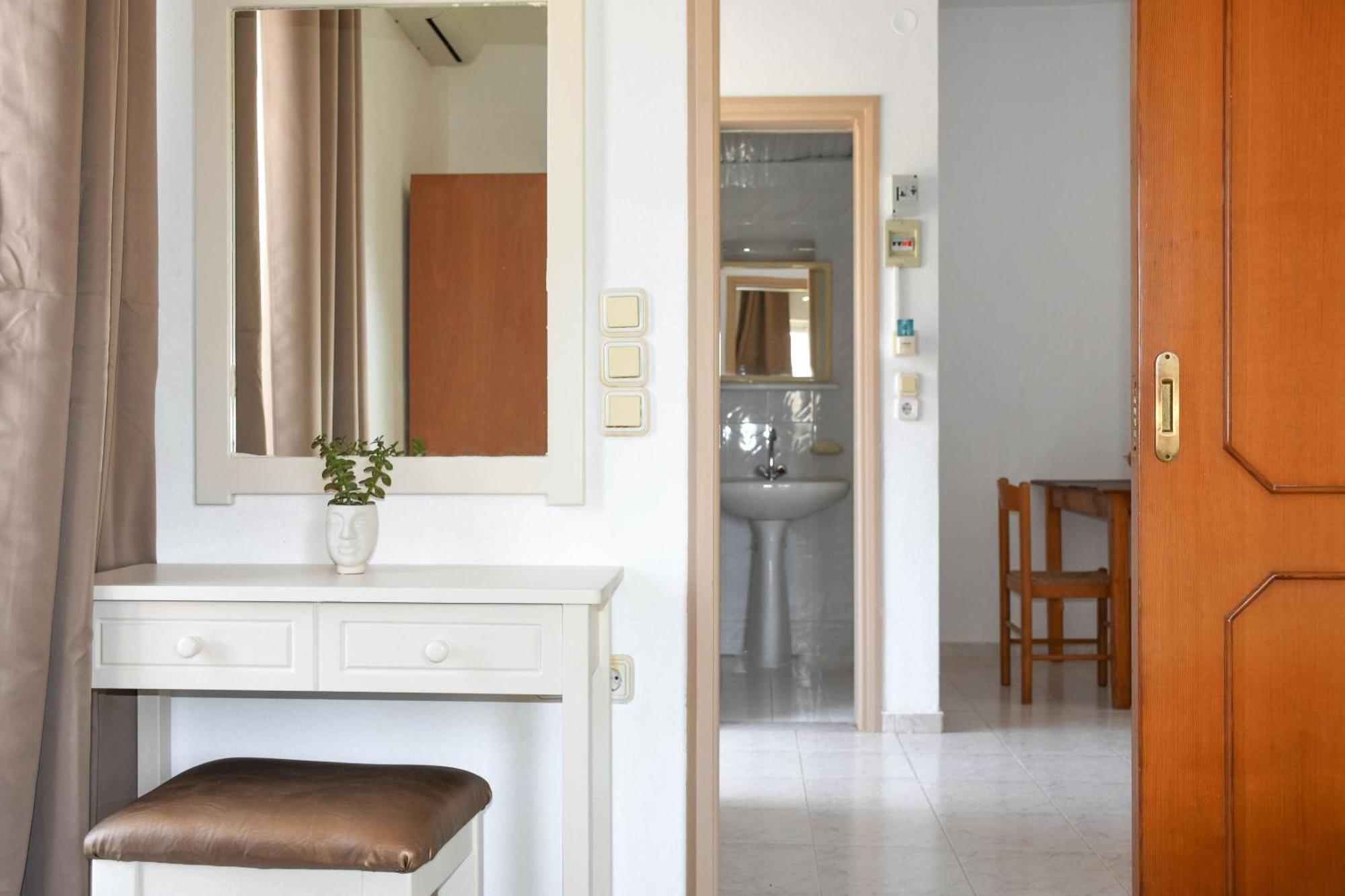 Litinas Apartments With Pool Agia Marina 外观 照片